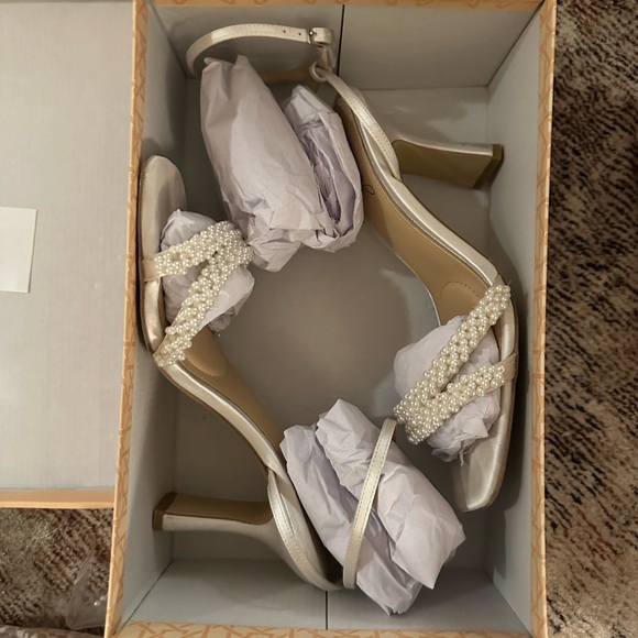 Jewel Badgley Mischka White Pearl Strap Heels - Picture 9 of 9
